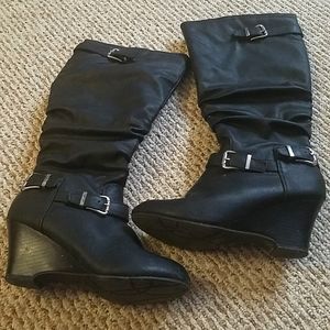 Womens boots 17" Size 6, Black